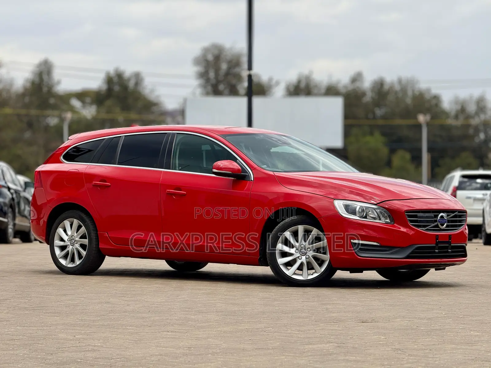 Volvo V60 2018 Red