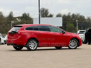 Volvo V60 2018 Red
