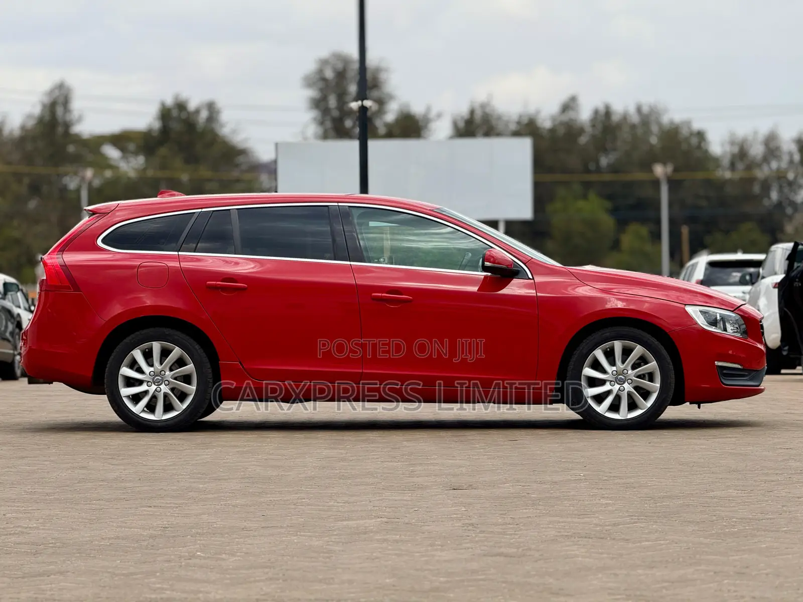 Volvo V60 2018 Red