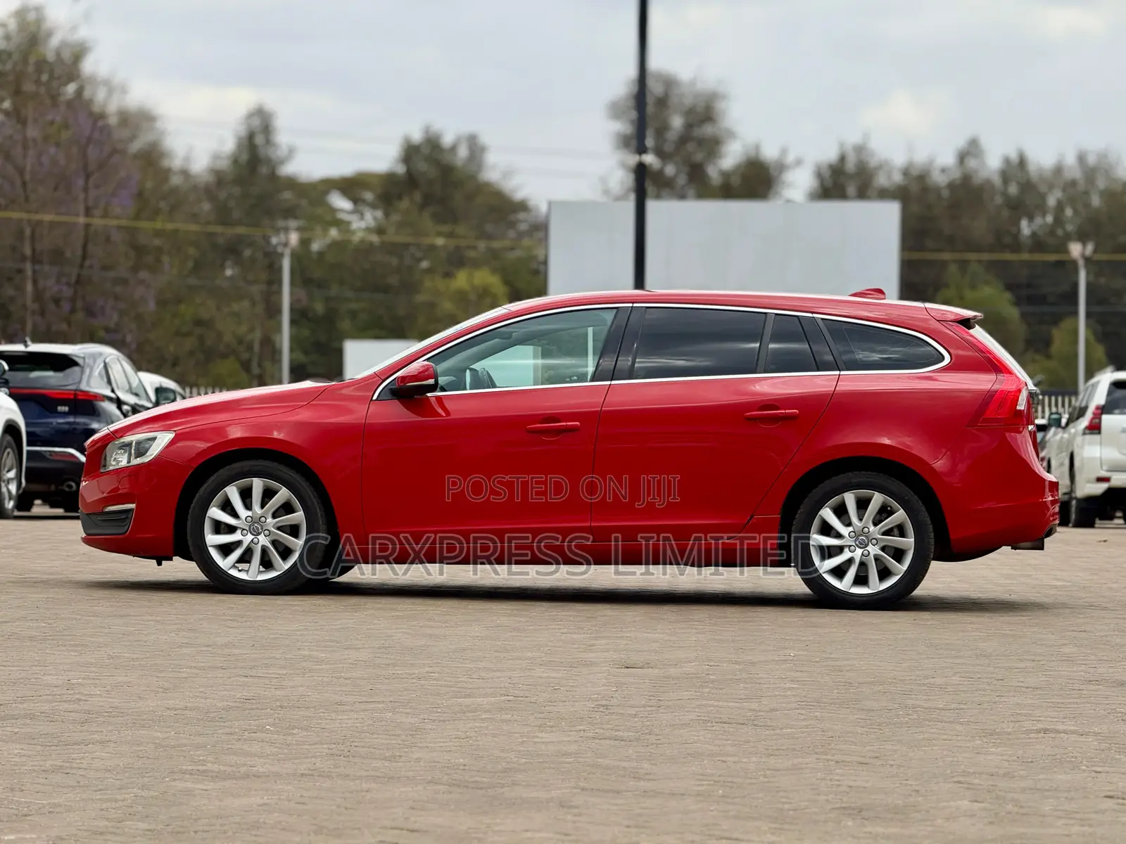 Volvo V60 2018 Red