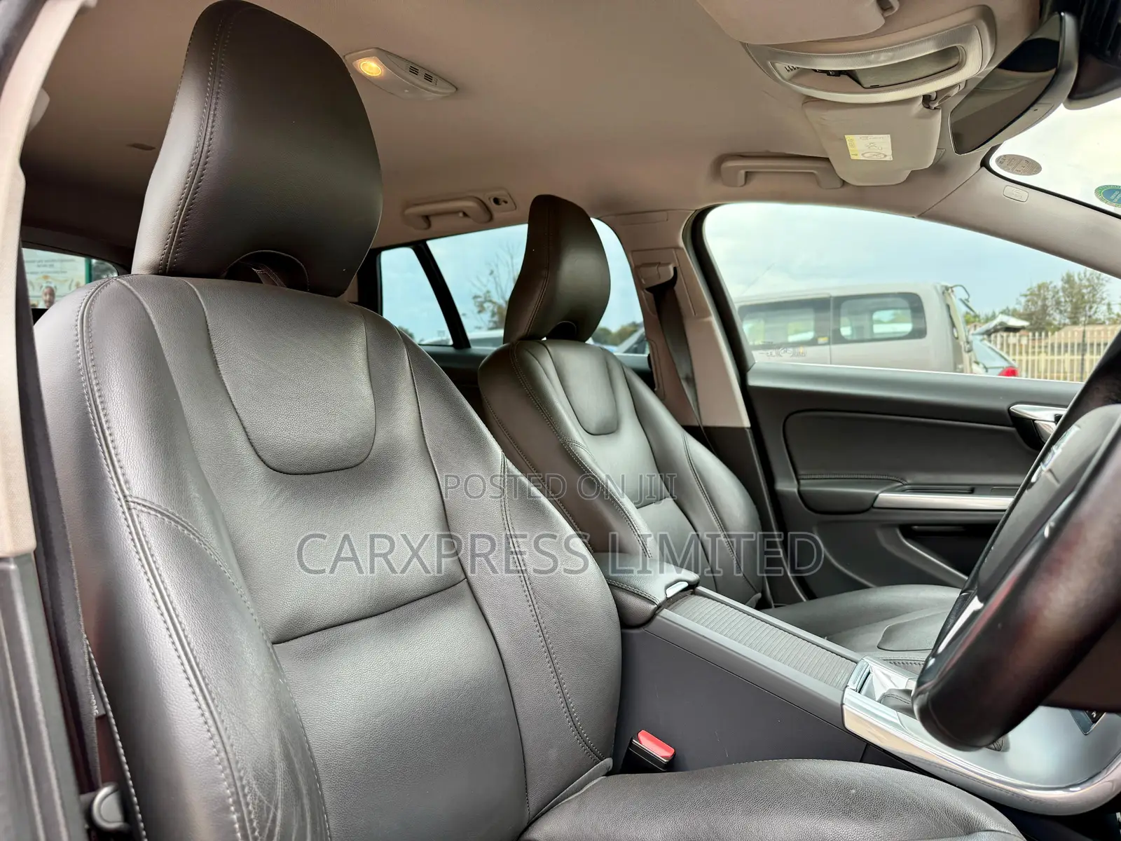 Volvo V60 2018 Red
