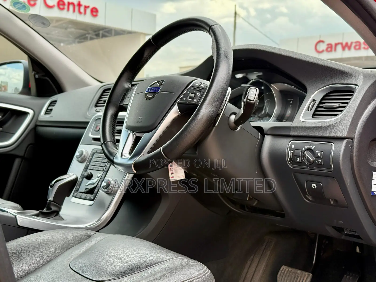 Volvo V60 2018 Red