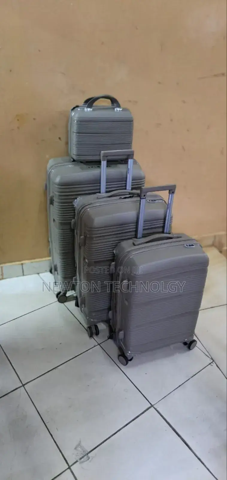 4 in 1 Luxurious Unbreakable Suitcase