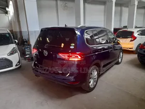 Volkswagen Touran 2018 Blue