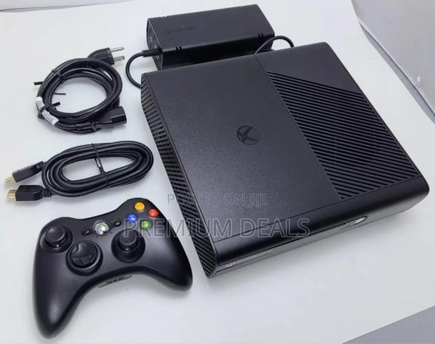 Xbox 360 Super Clean With 10games. - main view