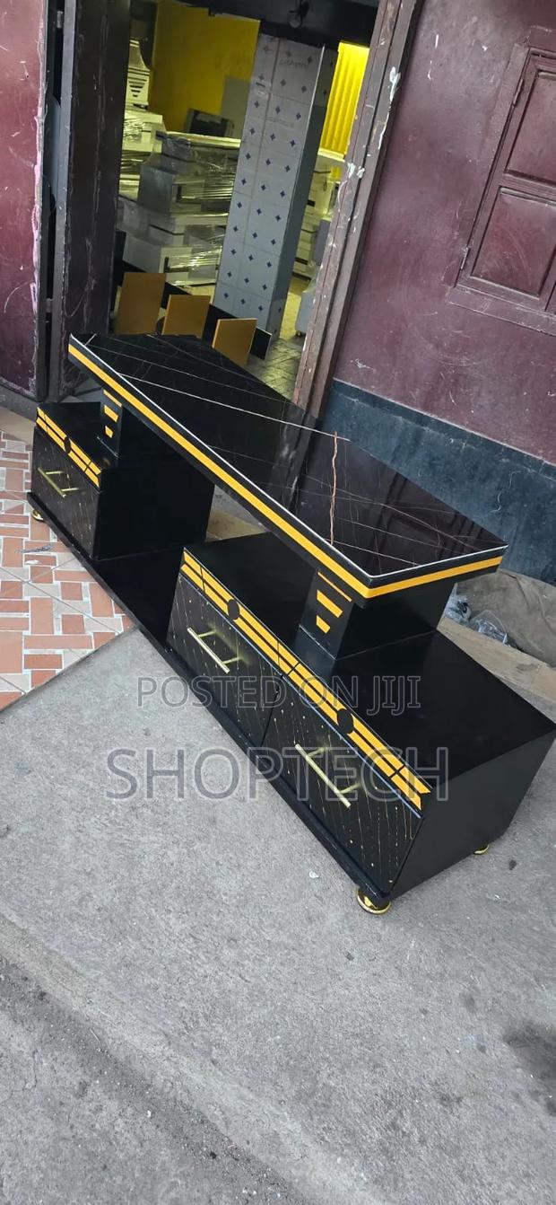 Executive 5 Fts Black/White And Gold With Marble Top Tv Stand - main view