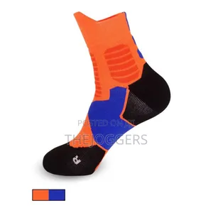 Sweat-Absorbing and Breathable Sports Socks Mid-Calf Basketball Socks