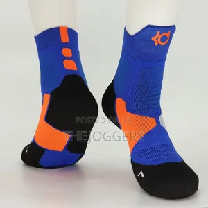 Sweat-Absorbing and Breathable Sports Socks Mid-Calf Basketball Socks