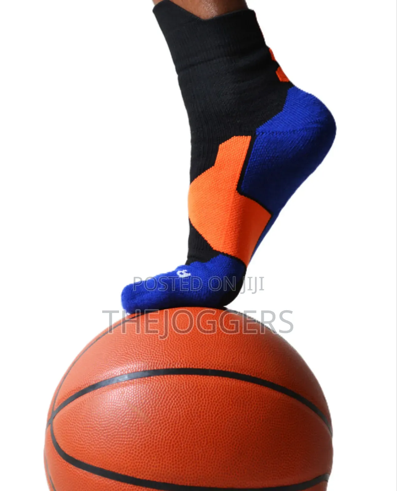 Sweat-Absorbing and Breathable Sports Socks Mid-Calf Basketball Socks
