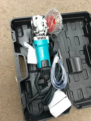 Powerful Wall Cutter for Cable and Pipe Installation