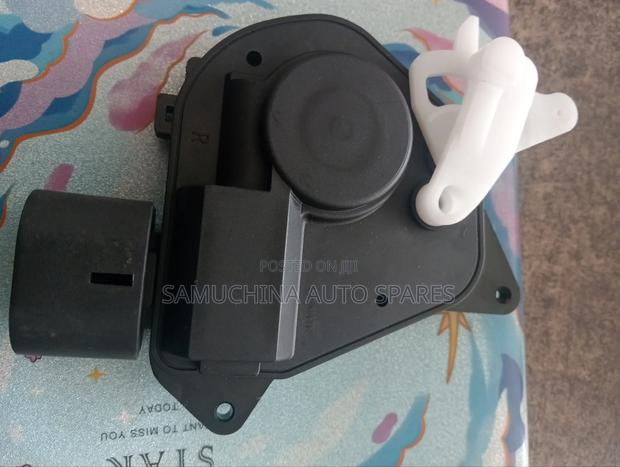 Door Lock Actuator Rear Toyota Nze