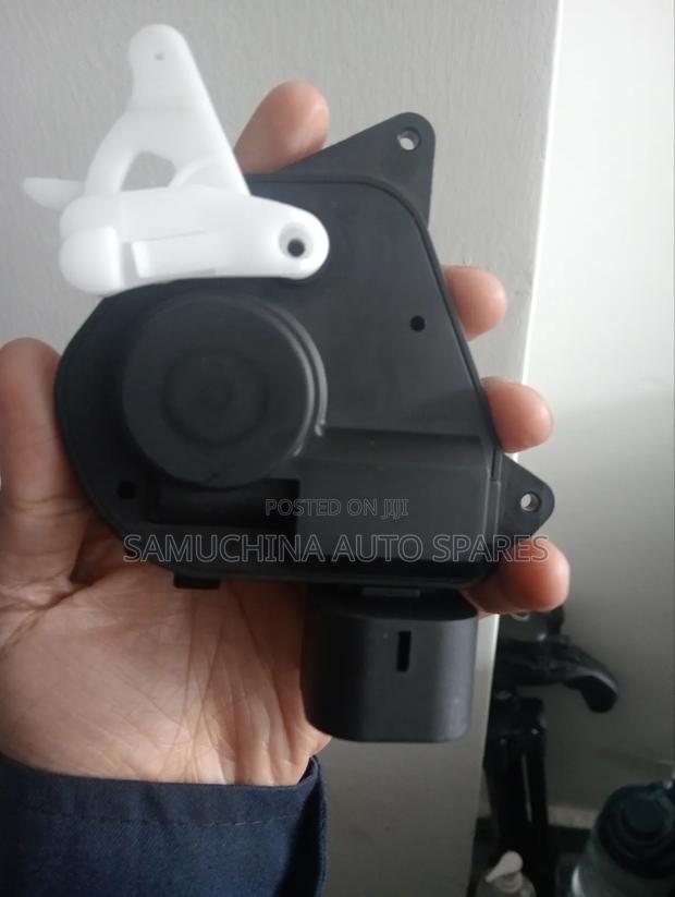 Door Lock Actuator Rear Toyota Ipsum