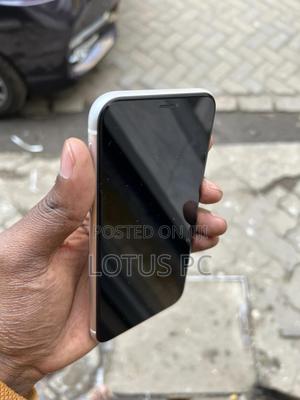 Apple XR 128 GB White - main view