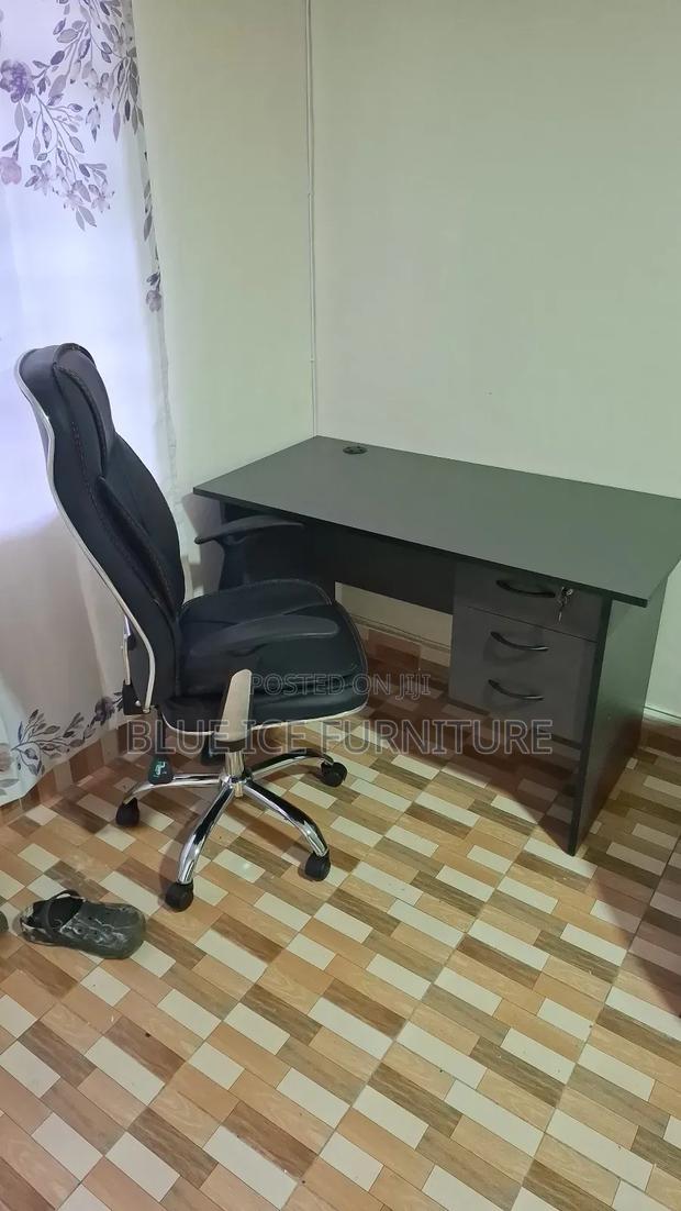 Office Desk With Leather Chair - main view