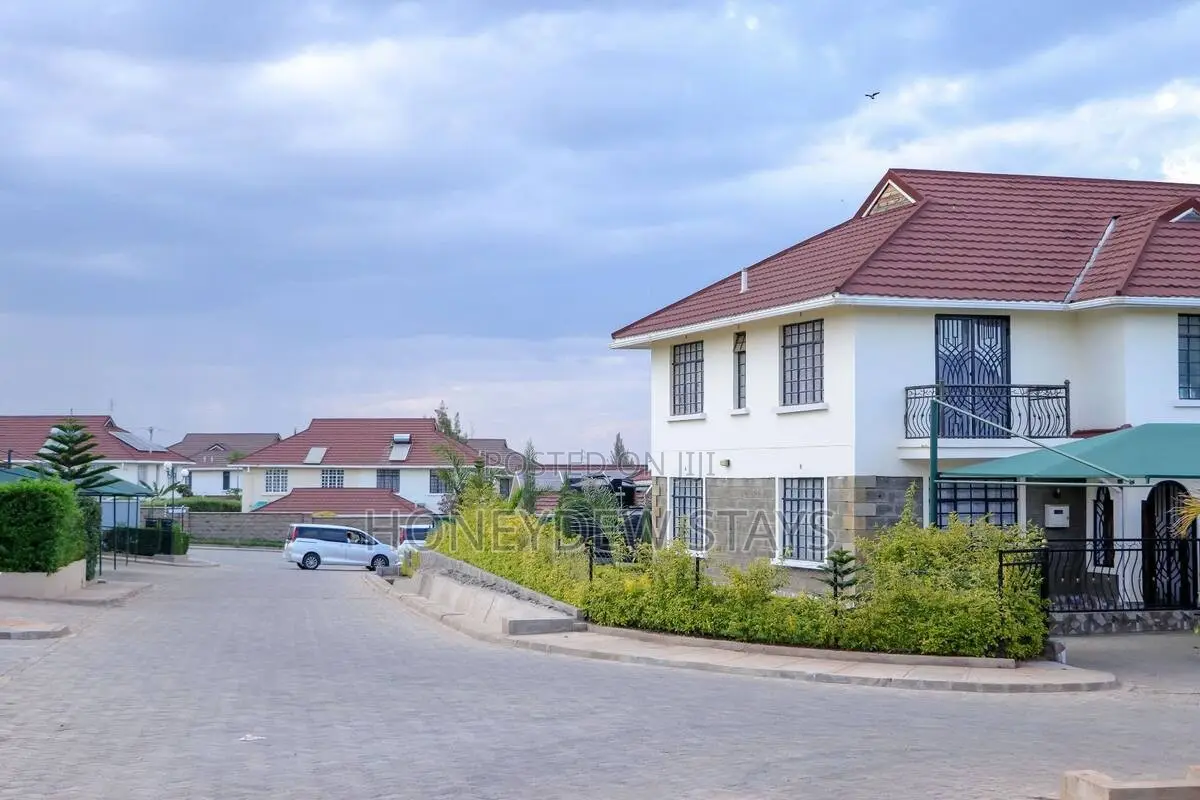 Cozy Furnished 4-Bedroom Maisonette Greenpark Estate