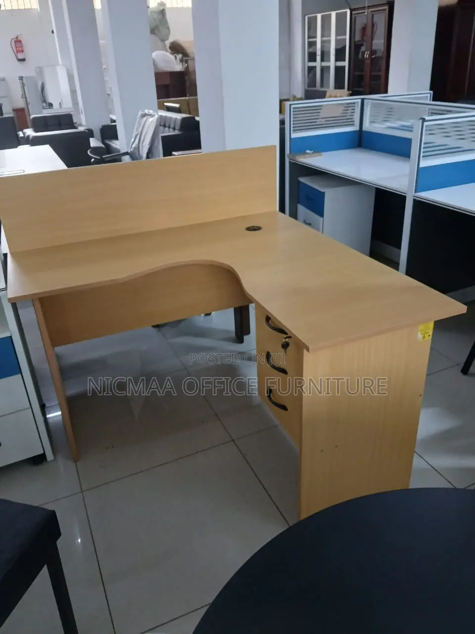 Premium Finish Modern L-Shaped Executive
