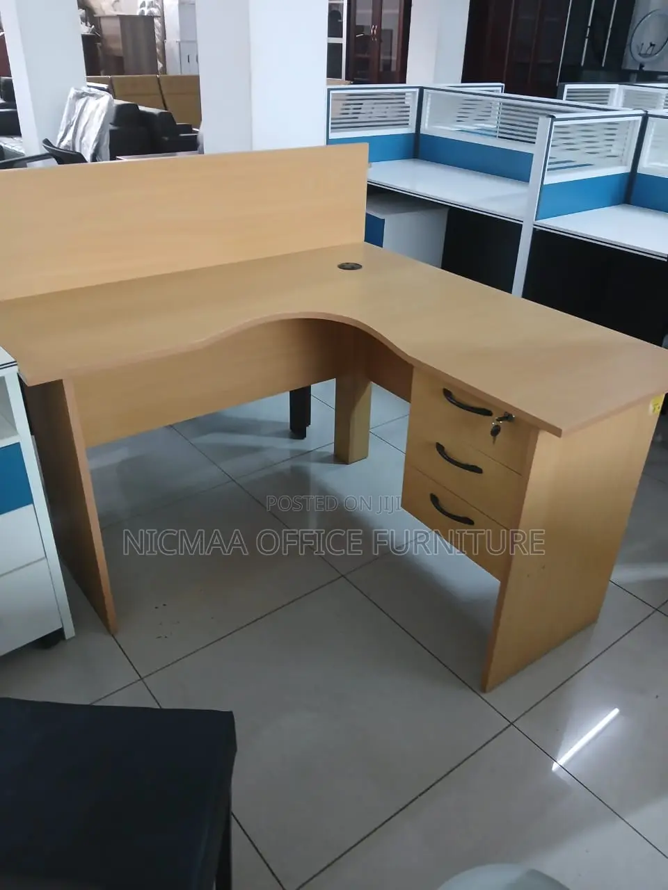 Premium Finish Modern L-Shaped Executive