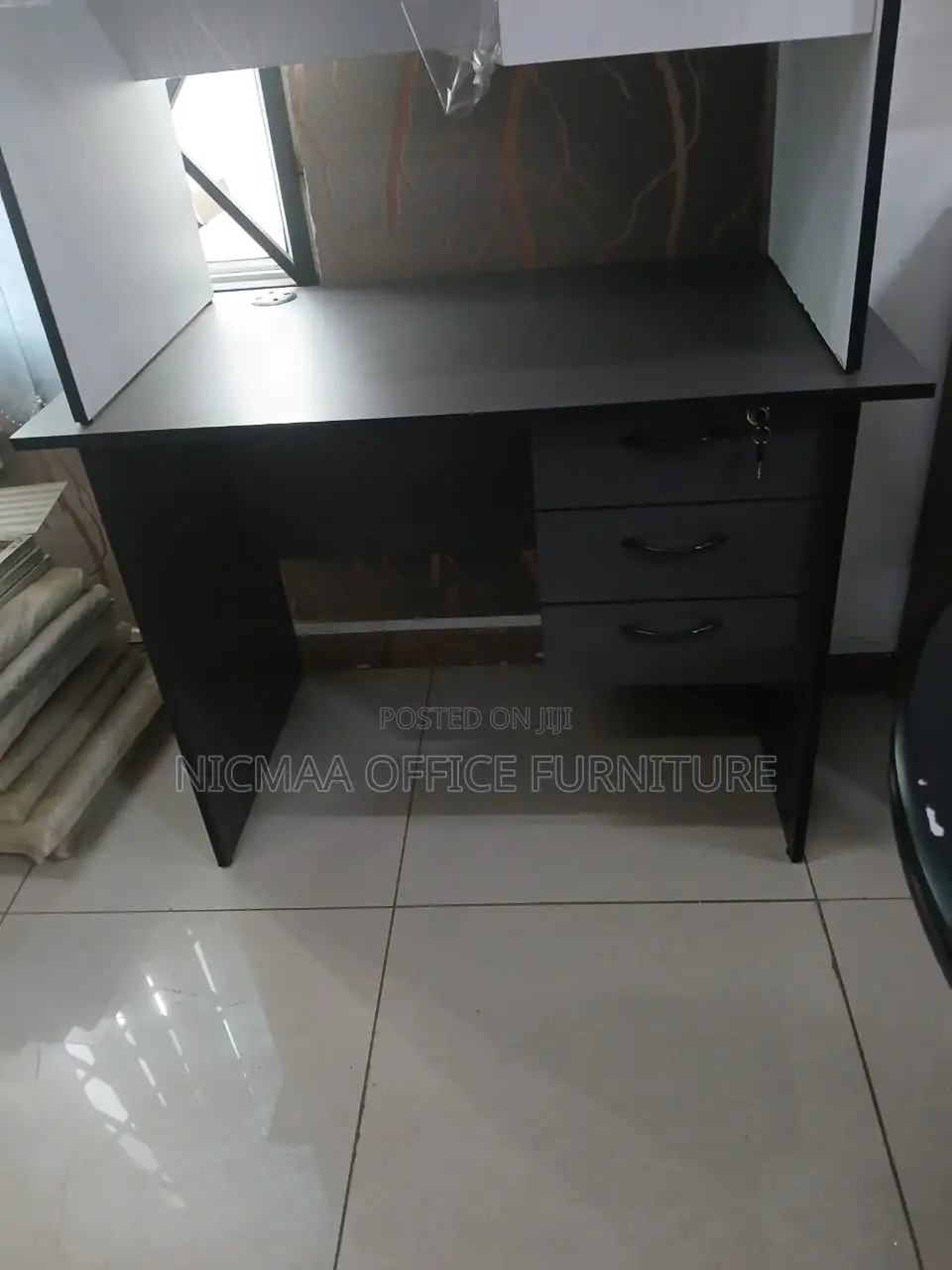 0.9m Executive Desk With Drawers