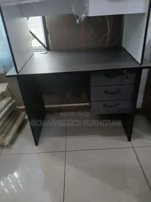 0.9m Executive Desk With Drawers