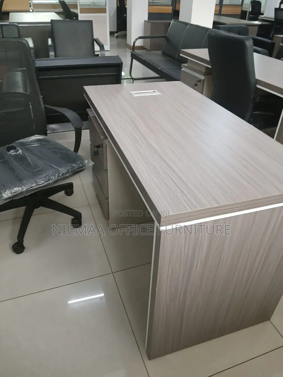 1200mm Advanced Desk Sleek, Functional Ready for Work
