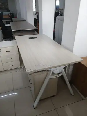 1600mm Light Wood Finish With Metal Frame Desk