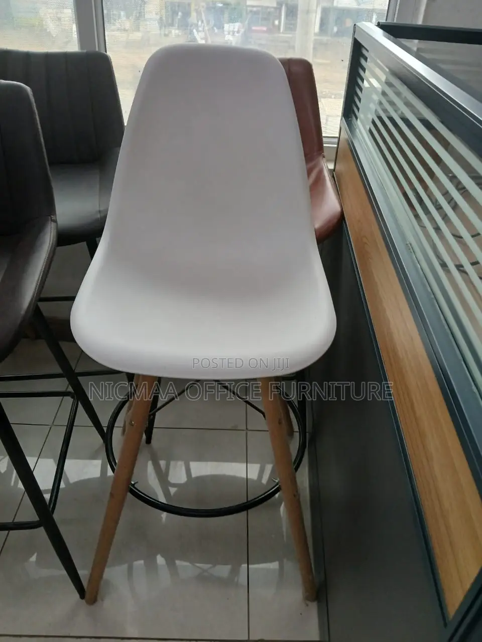 Minimalist Elegance Ergonomic Comfort Eames Counter Seat