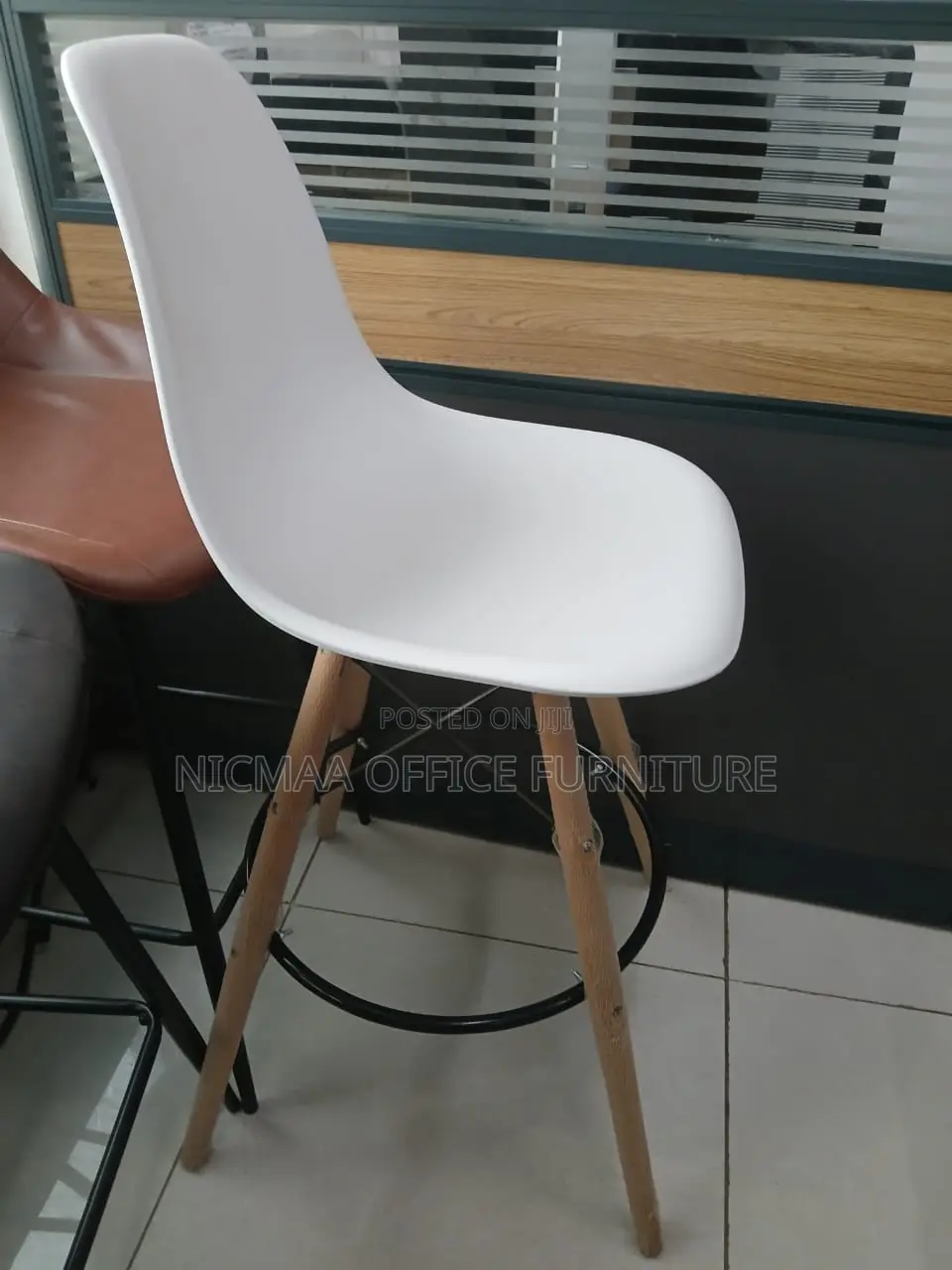 Minimalist Elegance Ergonomic Comfort Eames Counter Seat