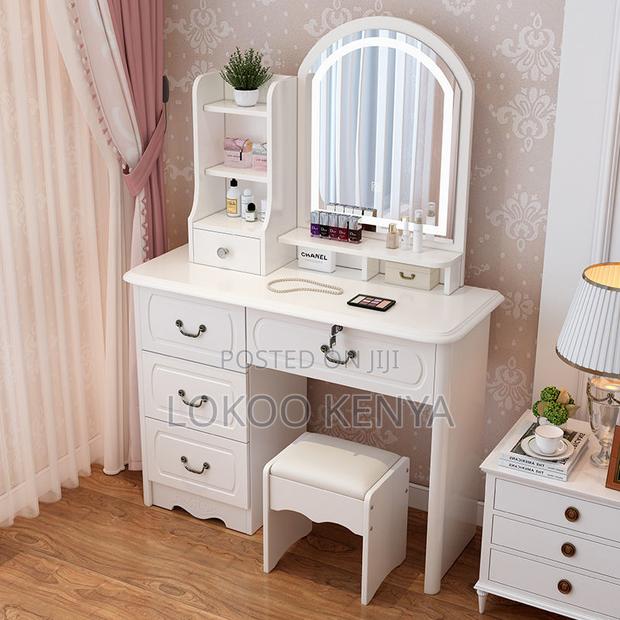 Dressing Table : Dressing Unit With Stool and Lighted Mirror - main view