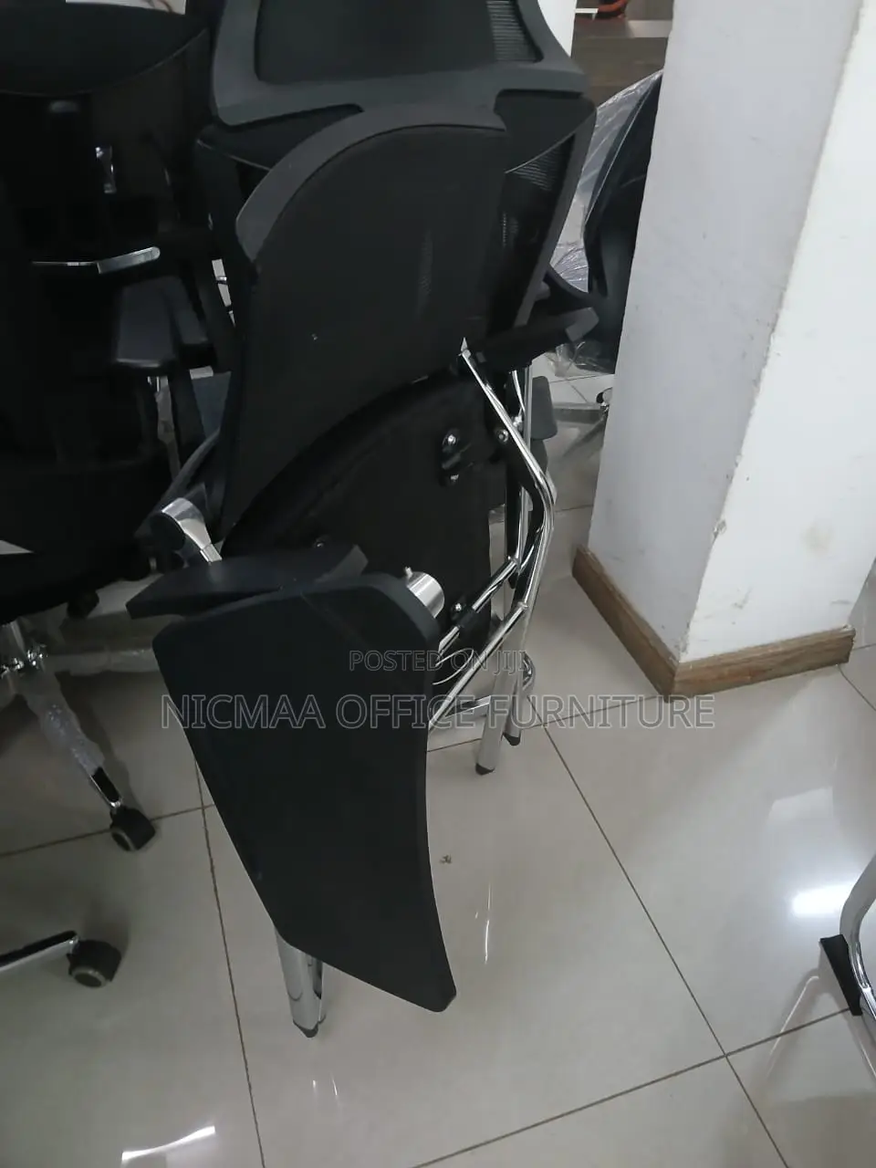Modern Mesh Training Chair With Writing Tablet
