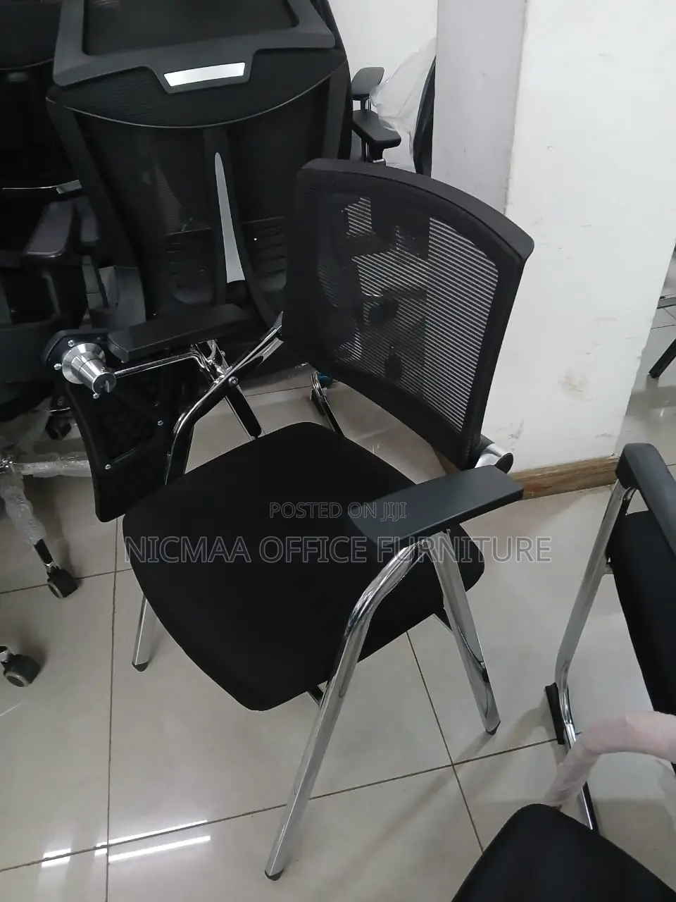 Modern Mesh Training Chair With Writing Tablet