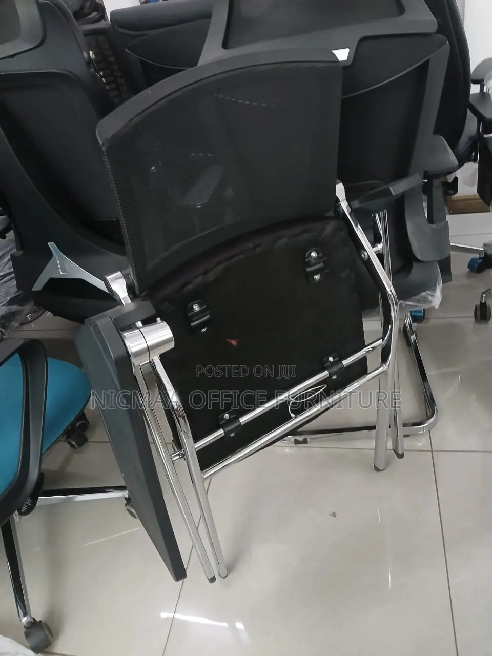 Modern Mesh Training Chair With Writing Tablet