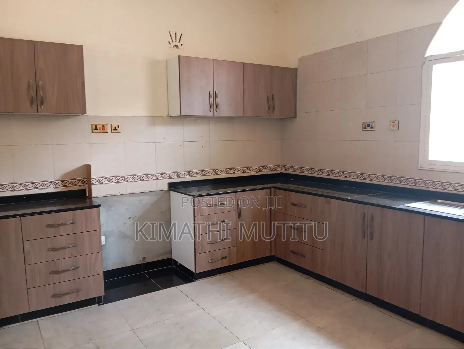 6bdrm Maisonette in Shopping Centre, Karen for rent