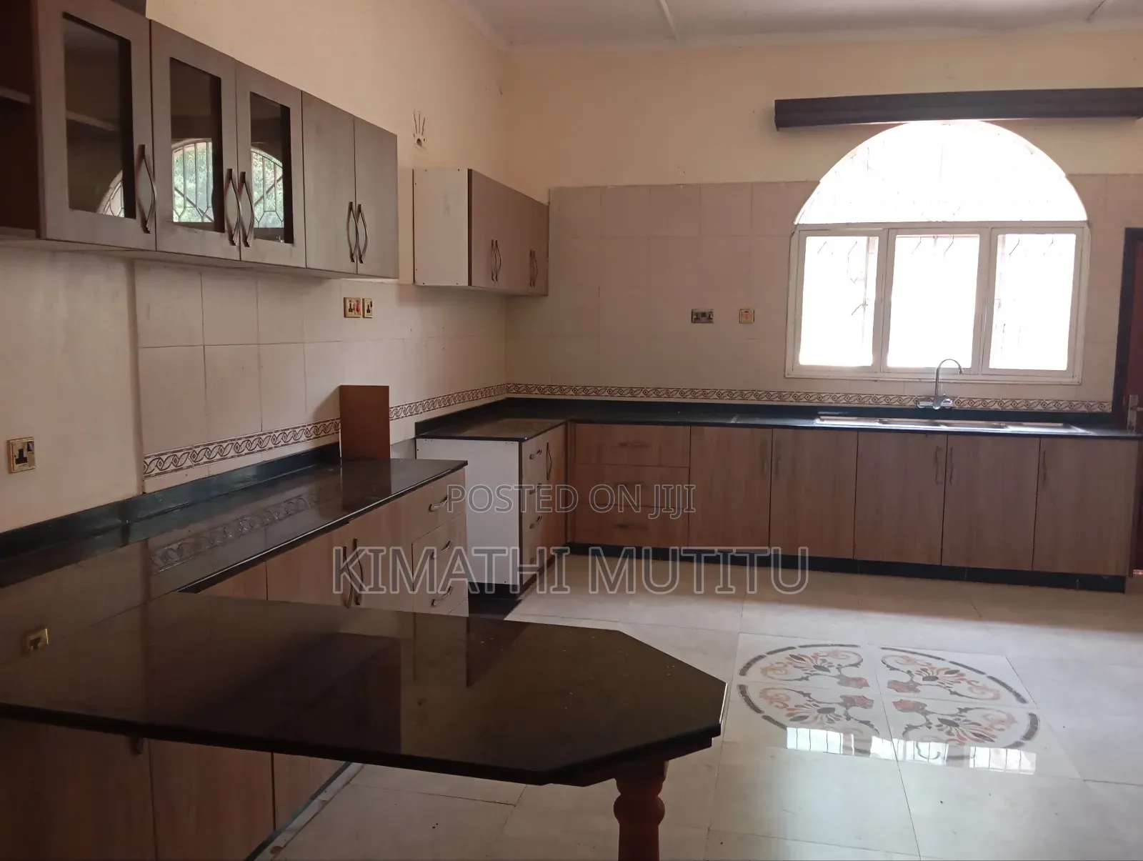 6bdrm Maisonette in Shopping Centre, Karen for rent