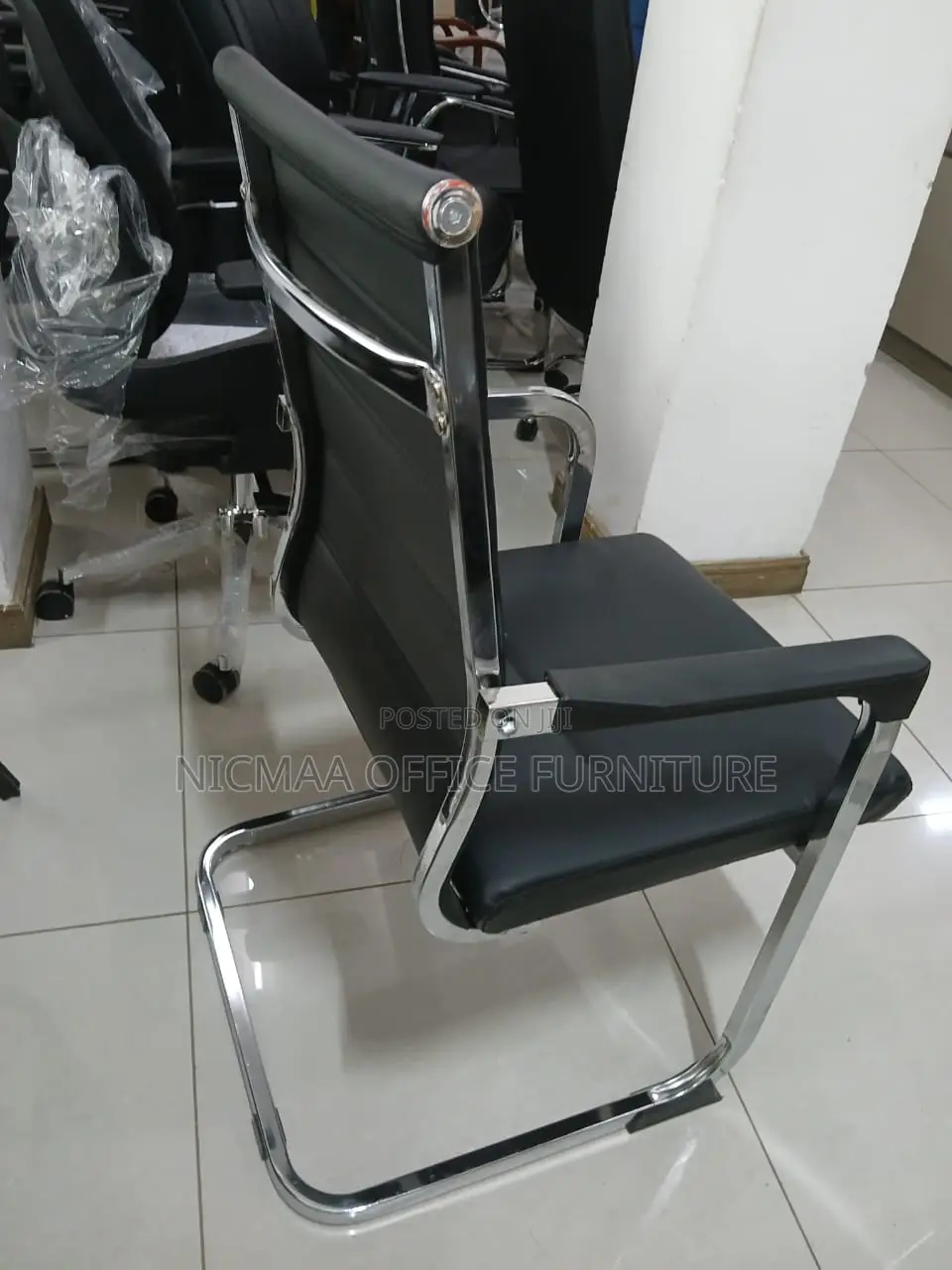 Sleek Comfort Meets Professional Style Visitor Seat