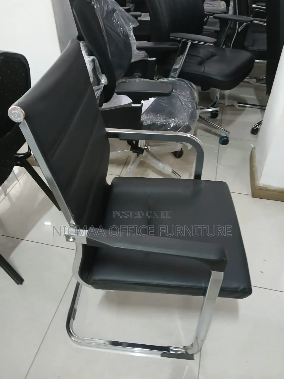 Sleek Comfort Meets Professional Style Visitor Seat