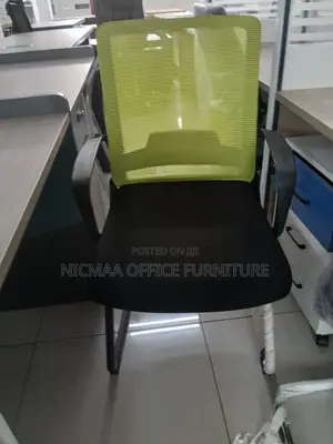 Bold Comfort for Modern Workspaces Visitor Seat