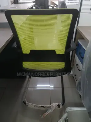 Bold Comfort for Modern Workspaces Visitor Seat