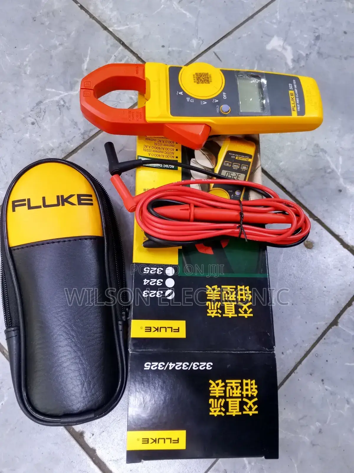 Fluke 323 RMS Clamp Meter.
