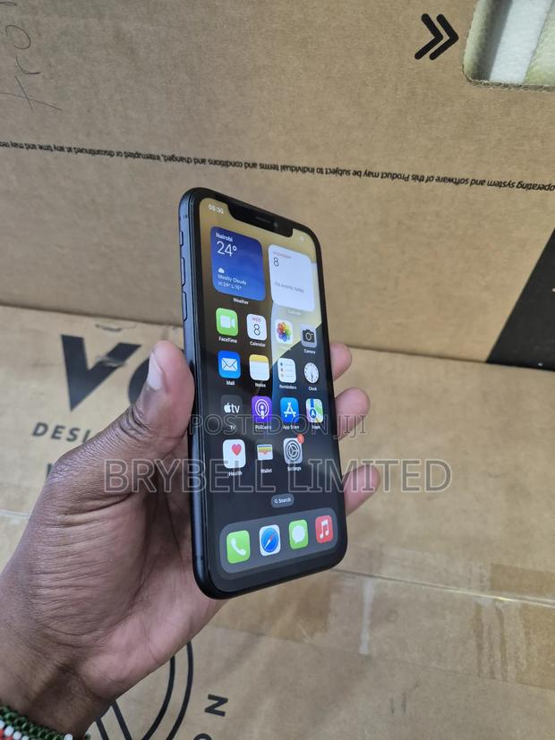 Apple XR 64 GB Black - main view