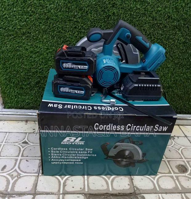 Makita Cordless Circular Saw - main view