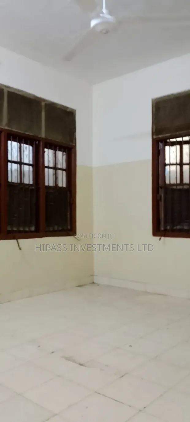 3bdrm Block of Flats in Arya Academy Area, Mombasa CBD for rent