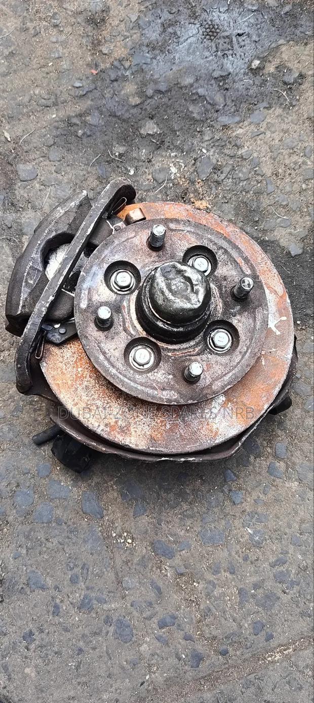 Front Wheel Hubs Townace 2wd 17-Bolt. - thumbnail 2