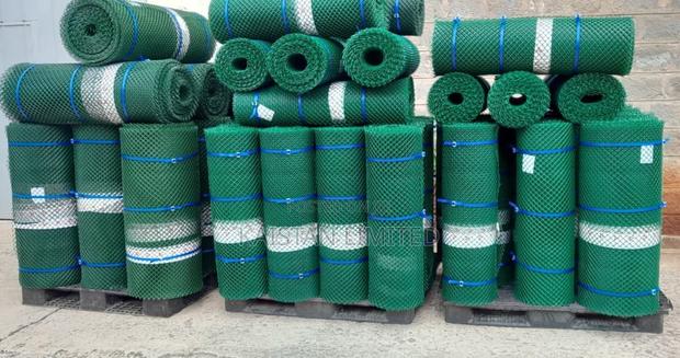Chicken Plastic Wire Mesh 25mtrs By Mtr - main view
