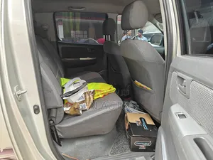Toyota Hilux 3.0 D-4D 4x4 2015 Silver