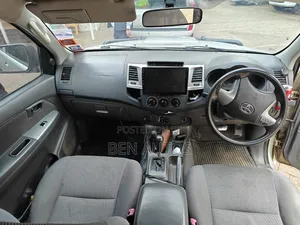 Toyota Hilux 3.0 D-4D 4x4 2015 Silver