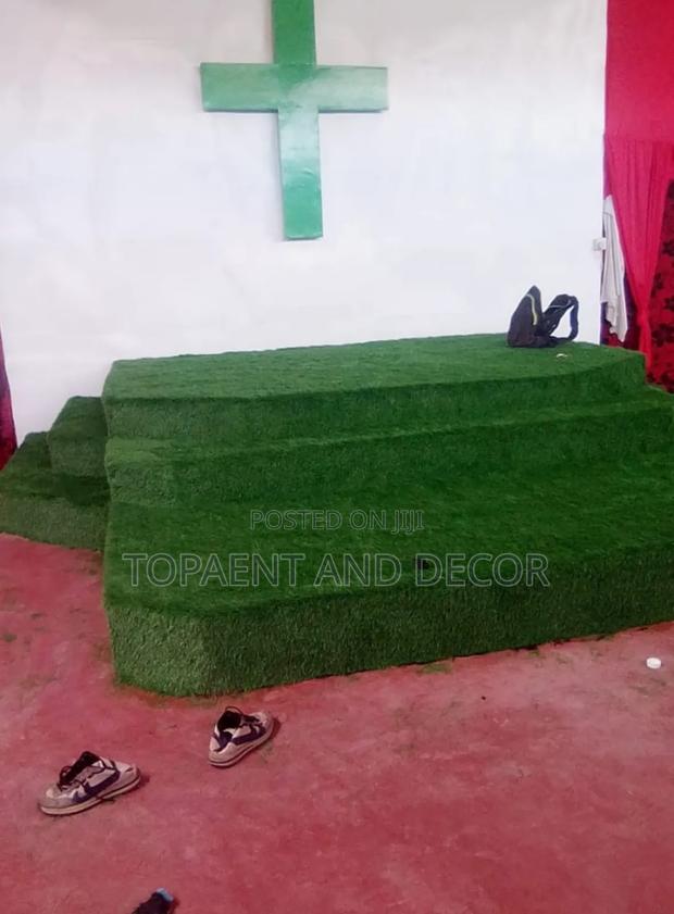 Artificial Lawn Carpet for a Neat Outdoor Setup - main view