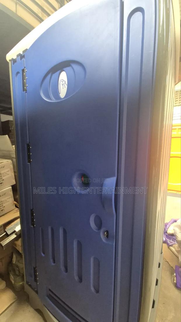 Portable Bathroom - main view