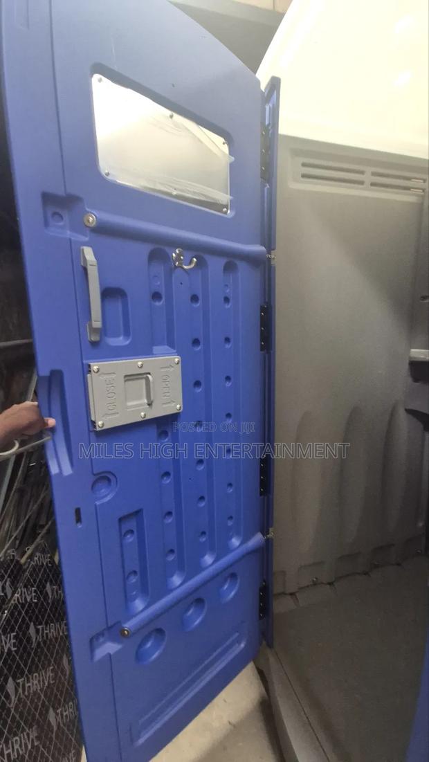 Portable Bathroom - thumbnail 3