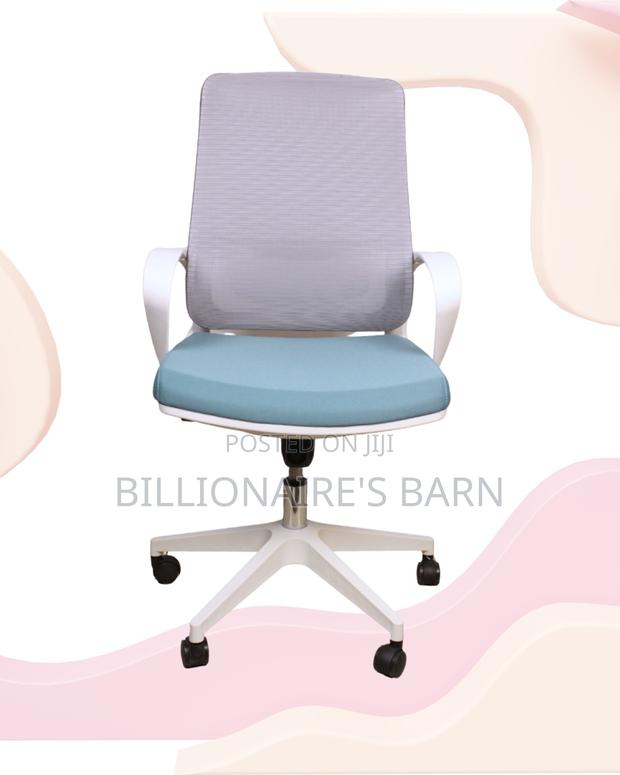 Space-Saving White Ergonomic Mesh Office Chair | Swivel Base - thumbnail 3