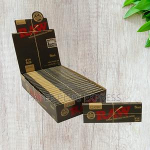 Raw Classic Black 1 1/4 Size Rolling Papers - thumbnail 2